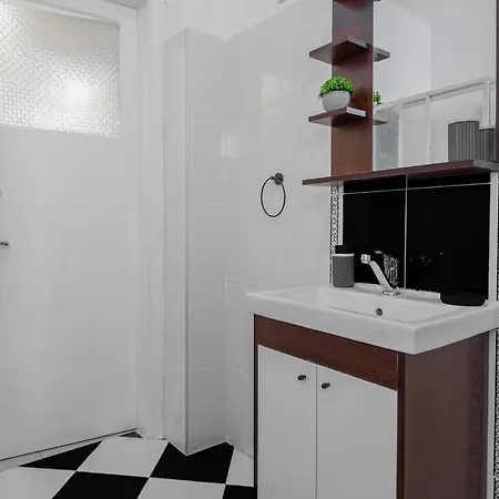 Elegant And Cozy 2br With Balcony Near Taksim Daire İstanbul