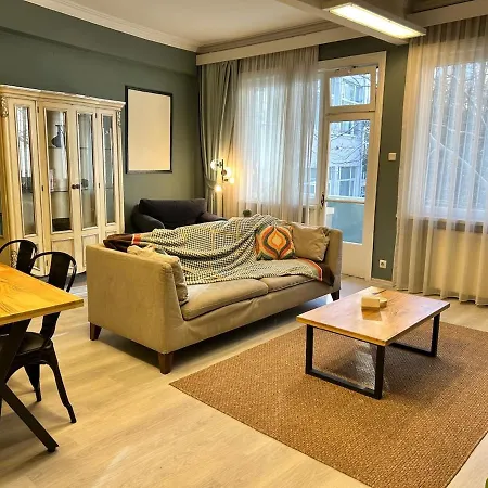 Elegant And Cozy 2br With Balcony Near Taksim Daire