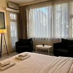 Elegant And Cozy 2br With Balcony Near Taksim