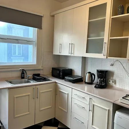 Elegant And Cozy 2br With Balcony Near Taksim * Estambul