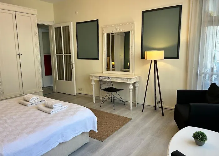 Appartamento Elegant And Cozy 2br With Balcony Near Taksim Provincia di Istanbul